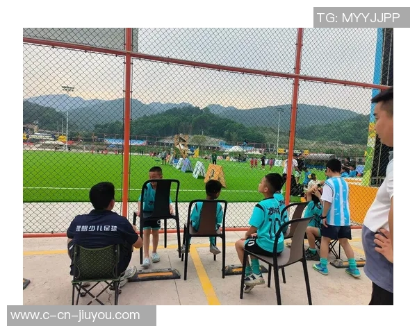 老男孩与圣菲联合的激情对决揭示足球的魅力与团队精神